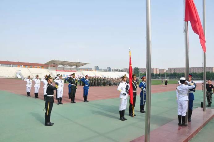 图片包含 天空, 户外, 地面, 草描述已自动生成